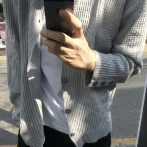 头像｜男生头像 心已经超载了没力气产生任何情绪或许我需要一场很长的很安静的休息