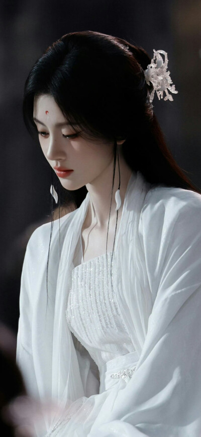 鞠婧祎《月鳞绮纪》露芜衣