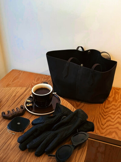 日常
塑料袋飞得比鸟还高