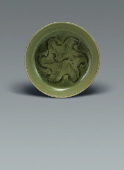 宋代 耀州窑刻花水波纹小盘
观复博物馆藏
