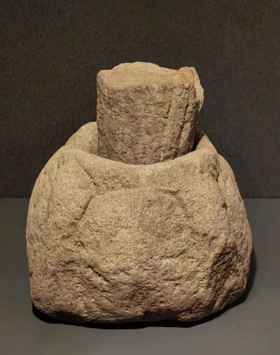 唐代用于粉碎原料的石杵、石臼