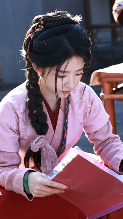 烧火丫头闹侯府 何蓝逗