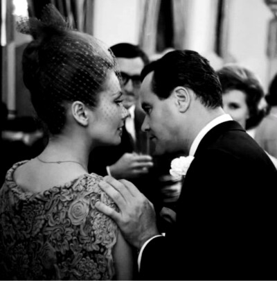 1962年 美国著名男演员，奥斯卡奖得主 杰克·莱蒙和女演员菲利希亚·法尔在法国巴黎结婚。 ​​​