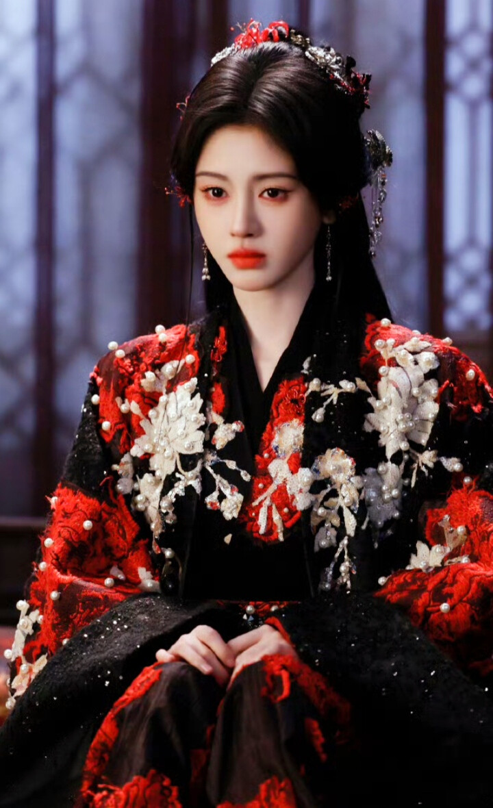鞠婧祎/露芜衣