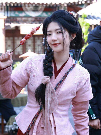 烧火丫头闹侯府 何蓝逗