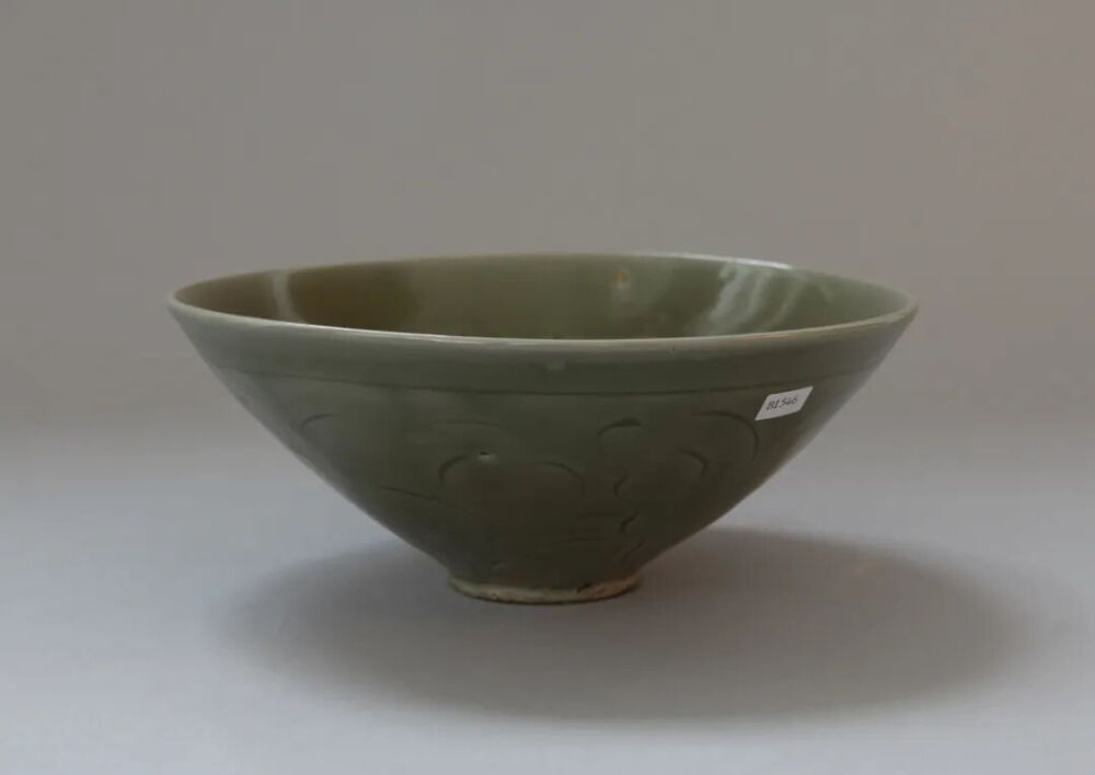 北宋 耀州窑青釉刻花牡丹纹碗
观复博物馆藏
