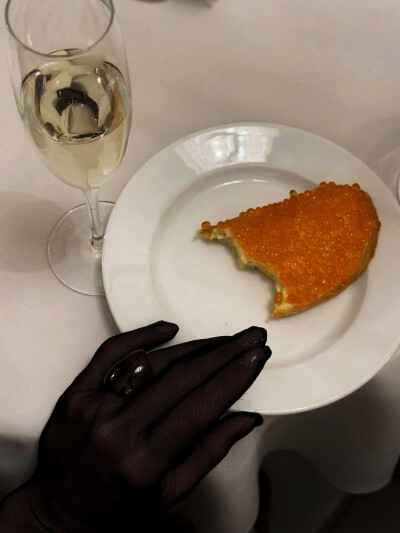 日常
塑料袋飞得比鸟还高