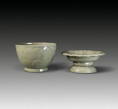 五代  越窑秘色瓷莲花碗
苏州博物馆藏
