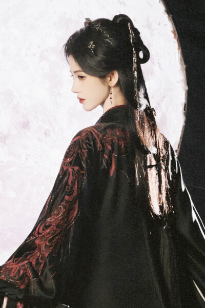 月鳞绮纪 鞠婧祎∣露芜衣