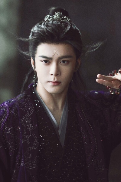 月鳞绮纪 曾舜晞∣武拾光