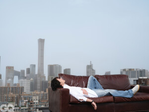 GQofficial：
大风与梦境。
@王一博·YIBO 
#GQ四月王一博封面# 
#GQ王一博登高大片# 