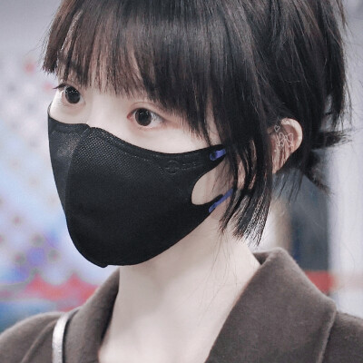 因为要凑头像，所以我的相册现在被黑口罩包围了……