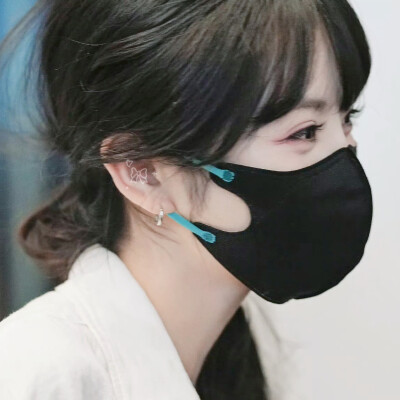 因为要凑头像，所以我的相册现在被黑口罩包围了……