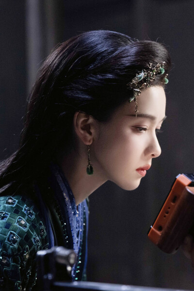 月鳞绮纪 陈都灵∣雾妄言