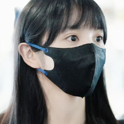 因为要凑头像，所以我的相册现在被黑口罩包围了……