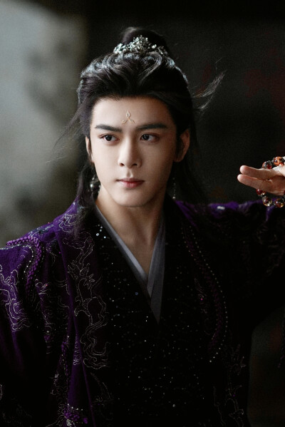 月鳞绮纪 曾舜晞∣武拾光