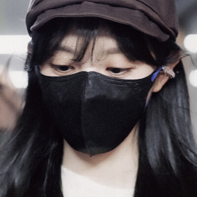 因为要凑头像，所以我的相册现在被黑口罩包围了……