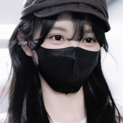 因为要凑头像，所以我的相册现在被黑口罩包围了……