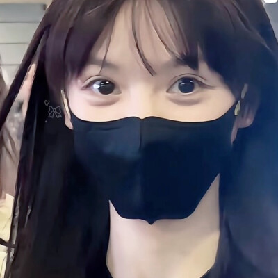 因为要凑头像，所以我的相册现在被黑口罩包围了……