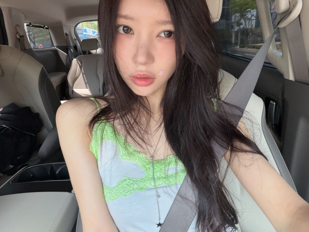 ILLIT moka境萌花