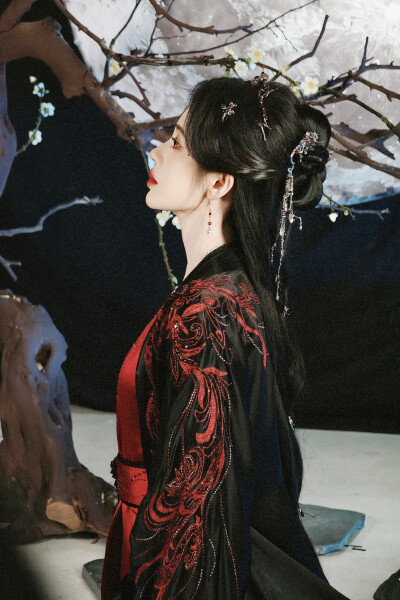 月鳞绮纪 鞠婧祎∣露芜衣