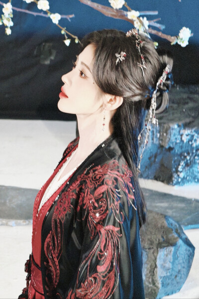 月鳞绮纪 鞠婧祎∣露芜衣