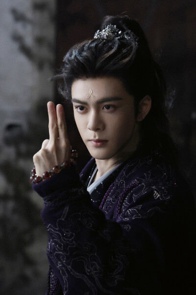 月鳞绮纪 曾舜晞∣武拾光