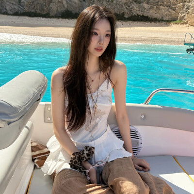 女