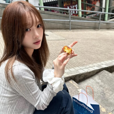 女