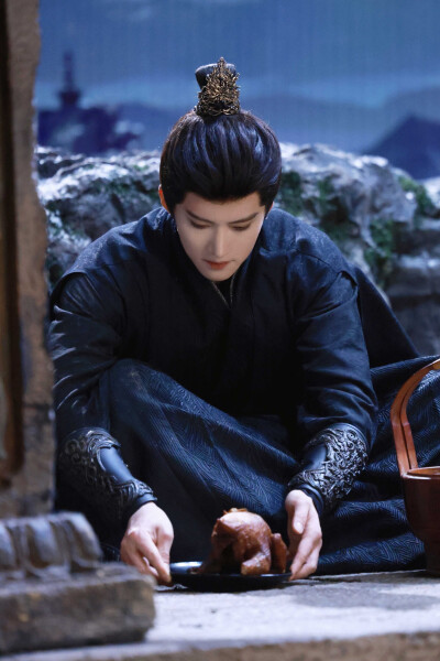 月鳞绮纪 闫桉∣厉劫