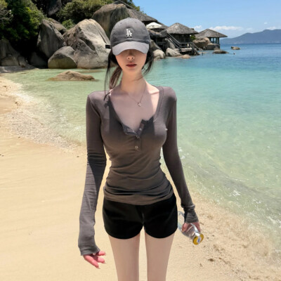 女