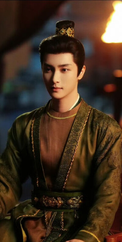 高鹤元《白日提灯》方先野