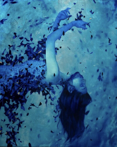 布拉德·昆克尔（Brad Kunkle），1978年出生于宾夕法尼亚州莱海顿。
他以在当代油画中独特地运用金银箔而闻名于世。
他的主题探讨了如何摆脱前几代人的教条、直觉和女性能量的力量，作为在与自然世界共生中寻求启蒙的…