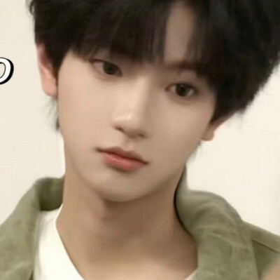 你陪我买的吉他已经很久没练习