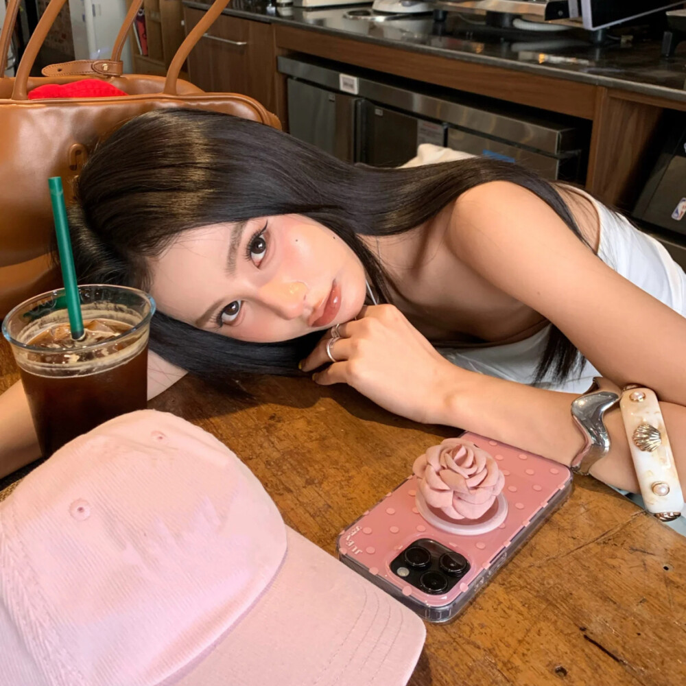 女