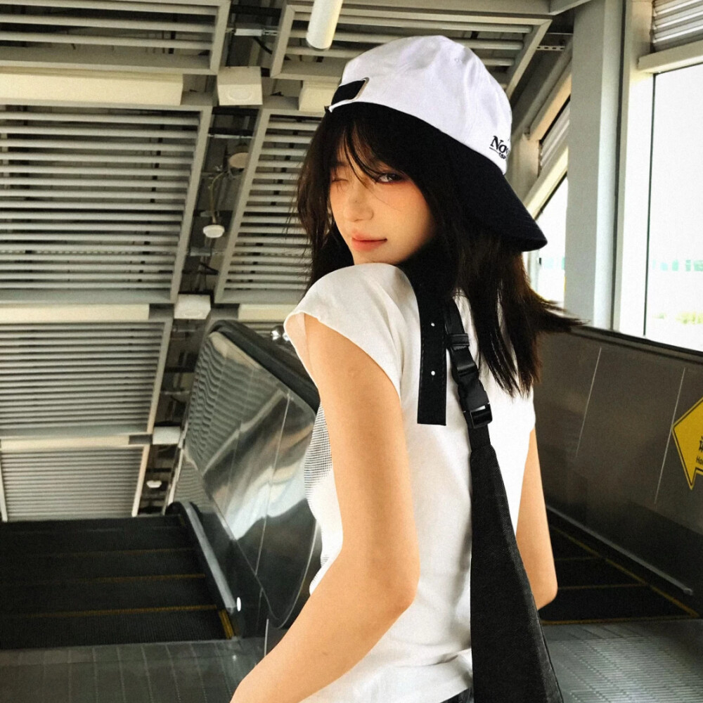 女