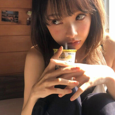 女
