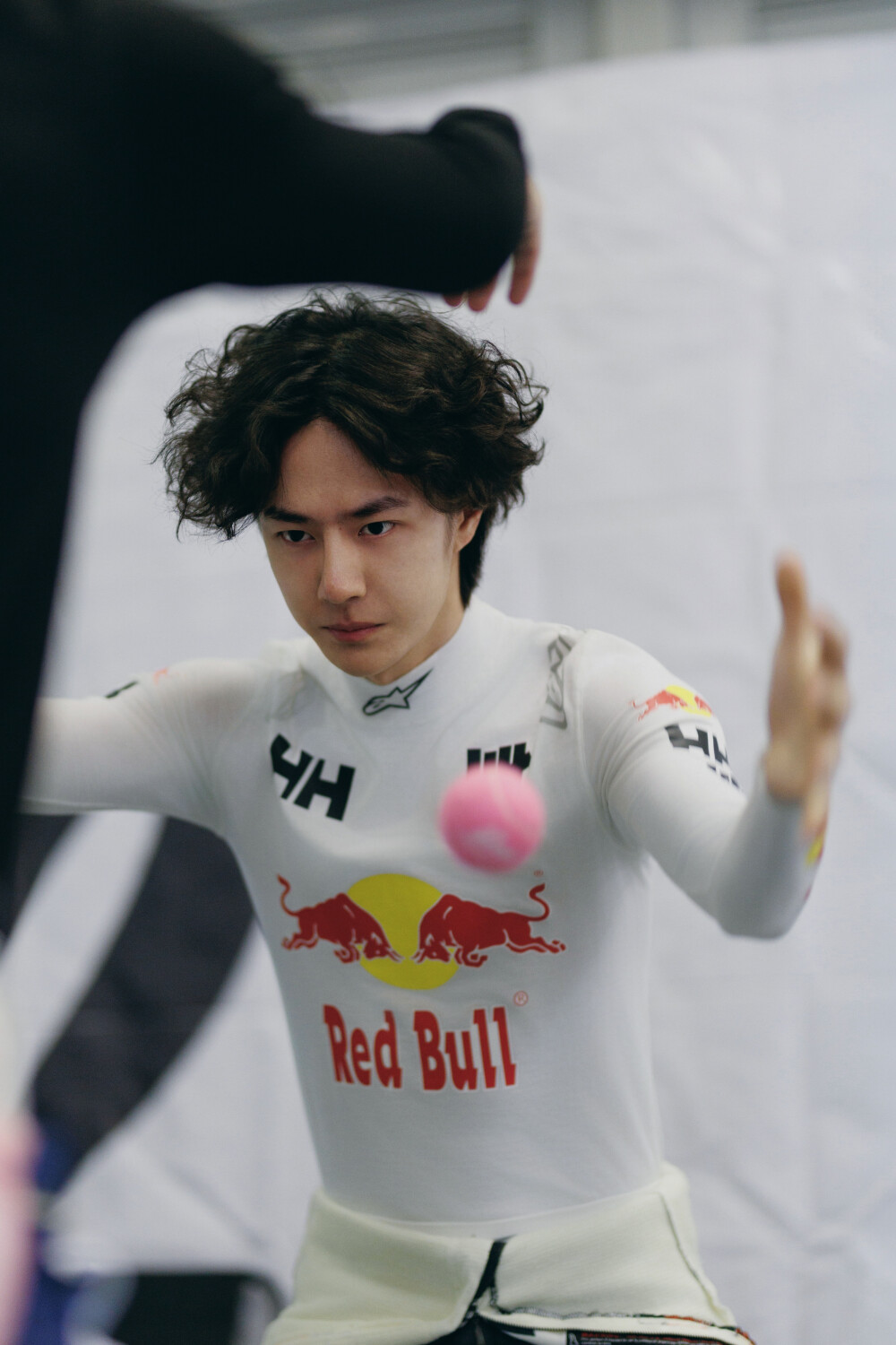 YIBO-OFFICIAL：
#85RACING#
「试车日 DAY 2」
集中精力热身完毕，赛道模式激活中…@王一博·YIBO ​​​