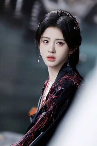 月鳞绮纪 鞠婧祎∣露芜衣