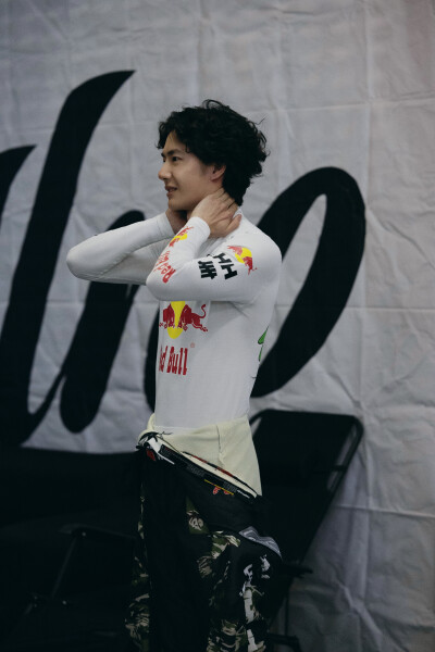 YIBO-OFFICIAL：
#85RACING#
「试车日 DAY 2」
集中精力热身完毕，赛道模式激活中…@王一博·YIBO ​​​