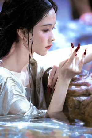 - 陈都灵/ 雾妄言 。