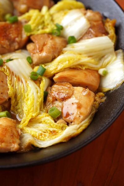 鸡腿肉炖娃娃菜