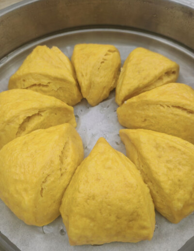 我就喜欢这种馒头外表有粗糙感，不喜欢那种光滑表面的