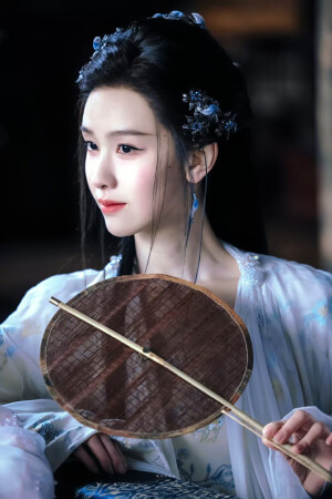 - 陈都灵/ 雾妄言 。