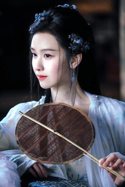 - 陈都灵/ 雾妄言 。