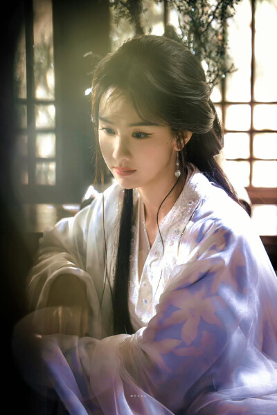 - 陈都灵/ 雾妄言 。