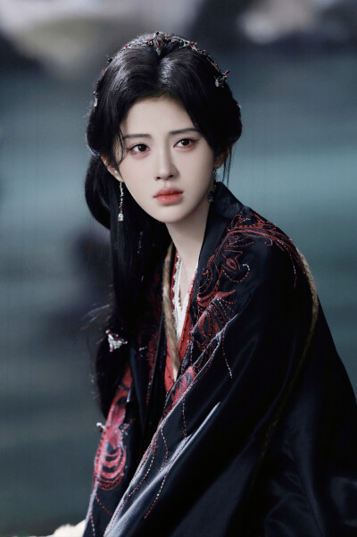 月鳞绮纪 鞠婧祎∣露芜衣