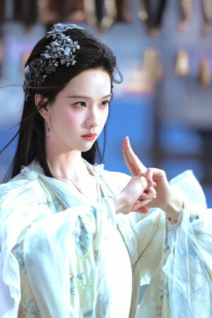 - 陈都灵/ 雾妄言 。