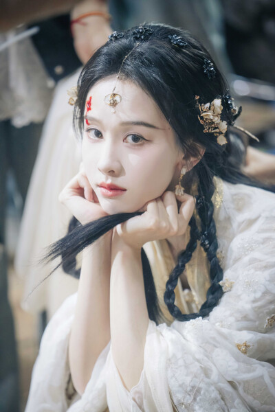 月鳞绮纪 陈都灵∣雾妄言