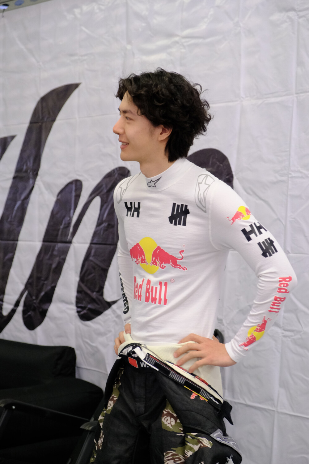 YIBO-OFFICIAL：
#85RACING#
「试车日 DAY 2」
集中精力热身完毕，赛道模式激活中…@王一博·YIBO ​​​